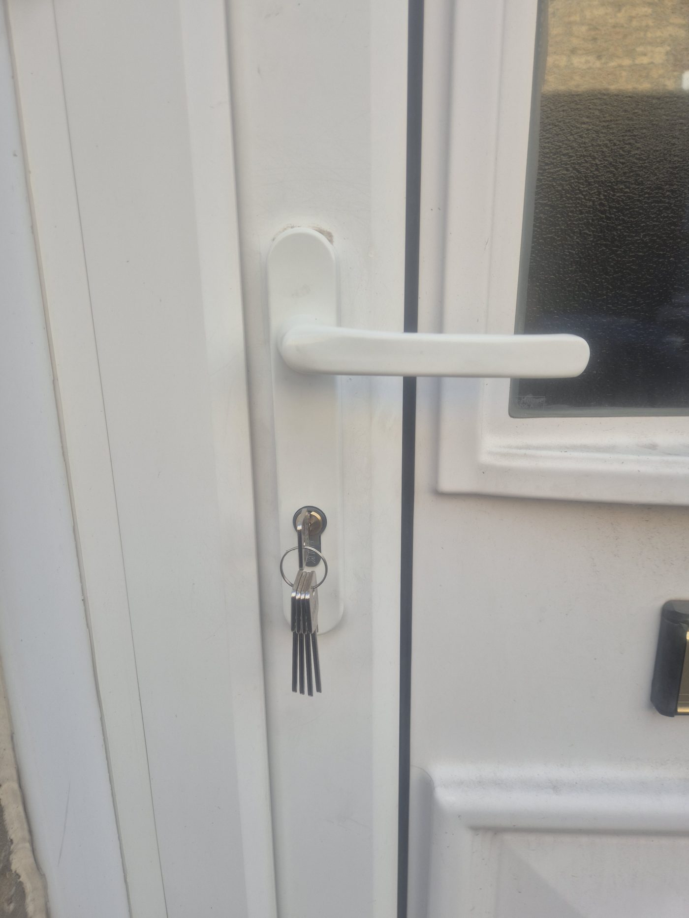 DW Locksmiths lock change & door handles in Newbottle