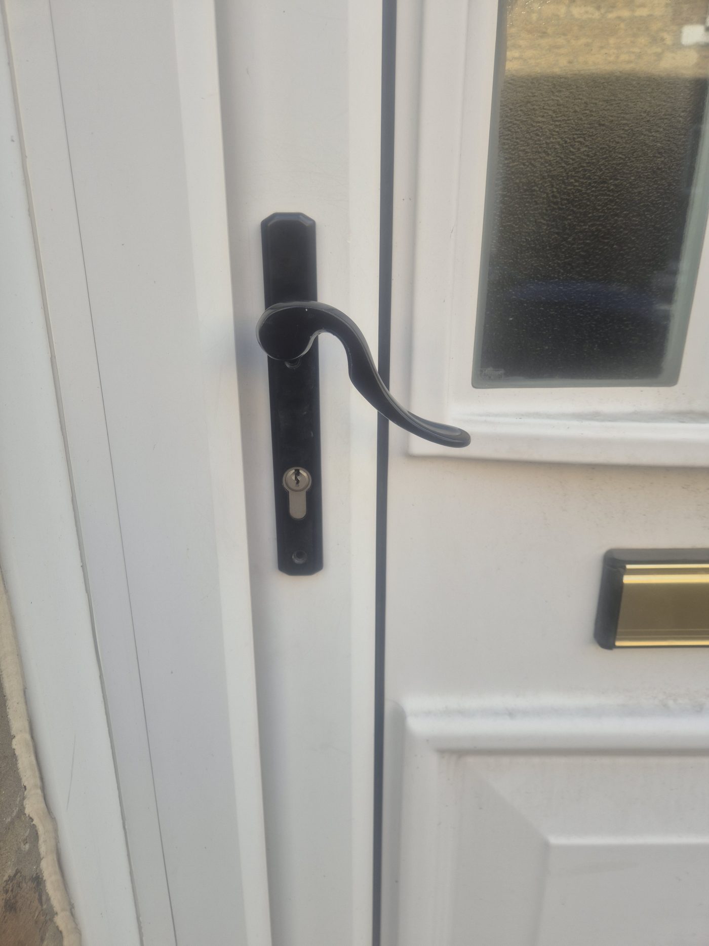DW Locksmiths lock change & door handles in Newbottle