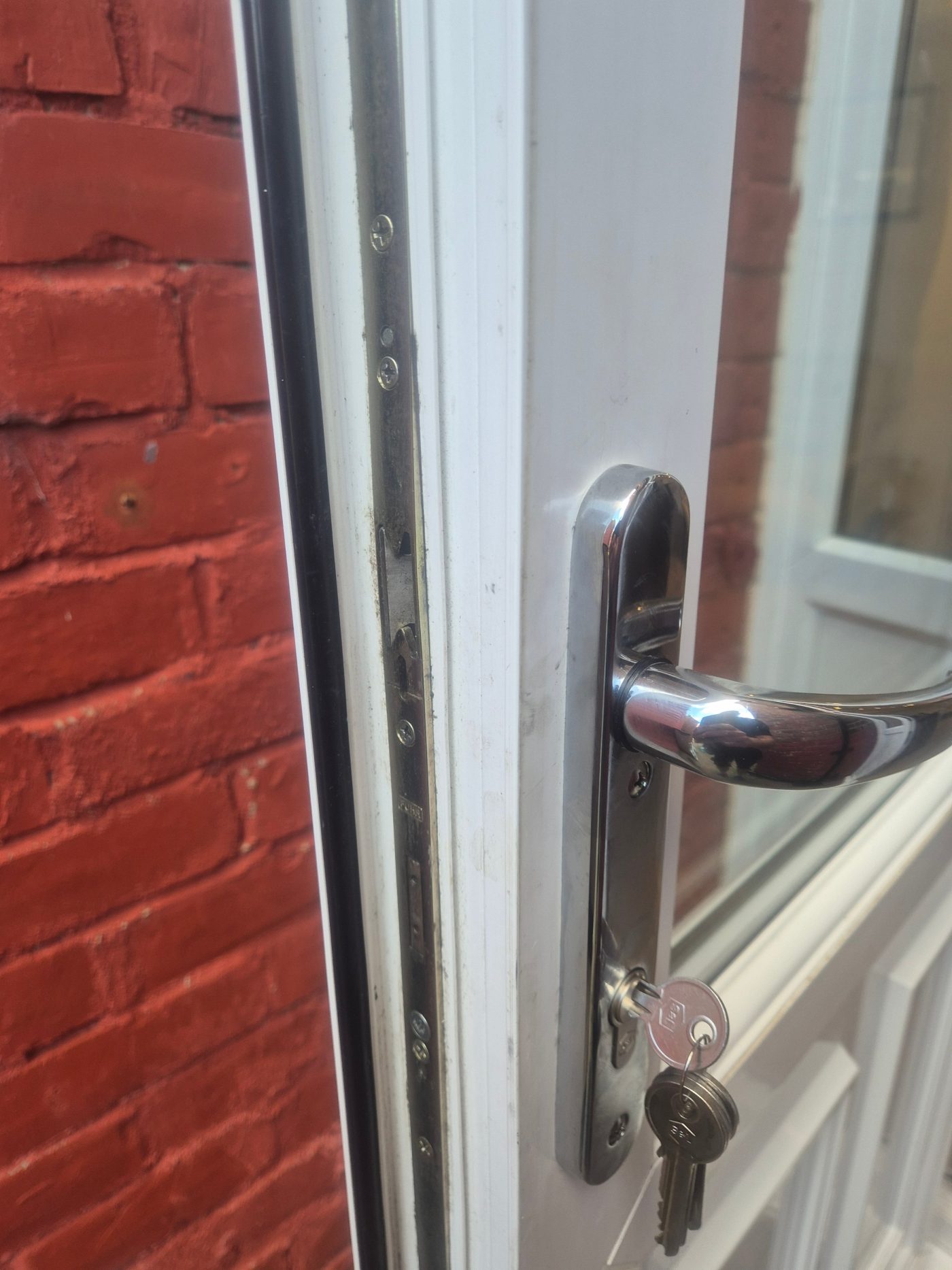 DW Locksmiths lock change & gearbox replacement & door realignment in Pallion