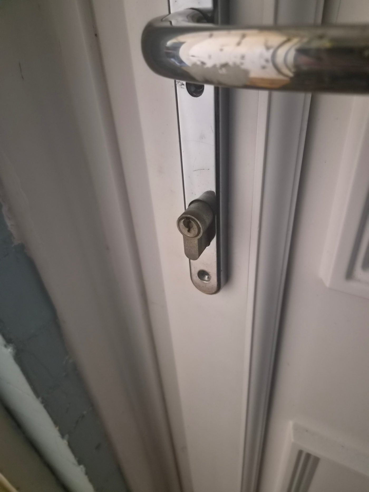 DW Locksmiths lock change & door handles in Peterlee